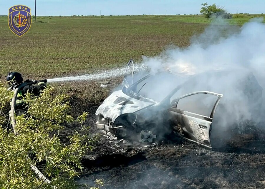 Toyota Vitz вылетела в кювет в Приамурье и полностью сгорел фото