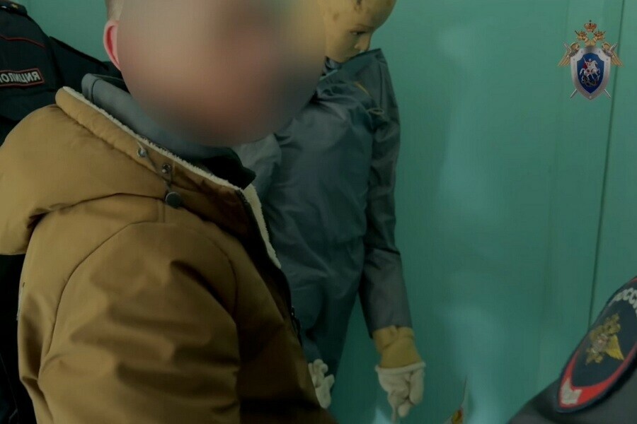 Выкрутил лампочку чтобы не заметили амурчанин показал как пытался убить знакомого видео