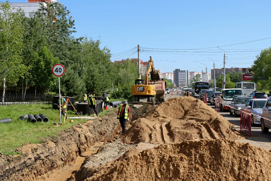 В Благовещенске ремонтируют улицу важную для больных и больницы