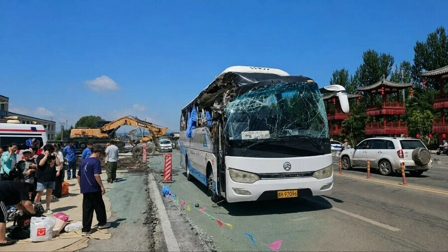 Автобус с туристамидальневосточниками попал в ДТП в Китае фото