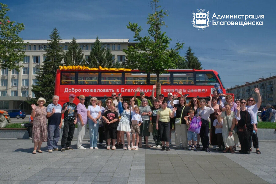 Необычную экскурсию на двухэтажном автобусе провели в Благовещенске