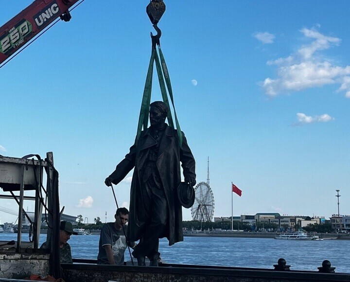 Антон Палыча ставят На набережной Амура устанавливают памятник Чехову фото видео