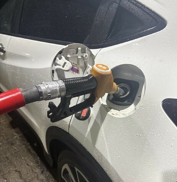 Талоны на бензин начали предлагать автомобилистам мошенники на фоне новостей о ситуации с топливом