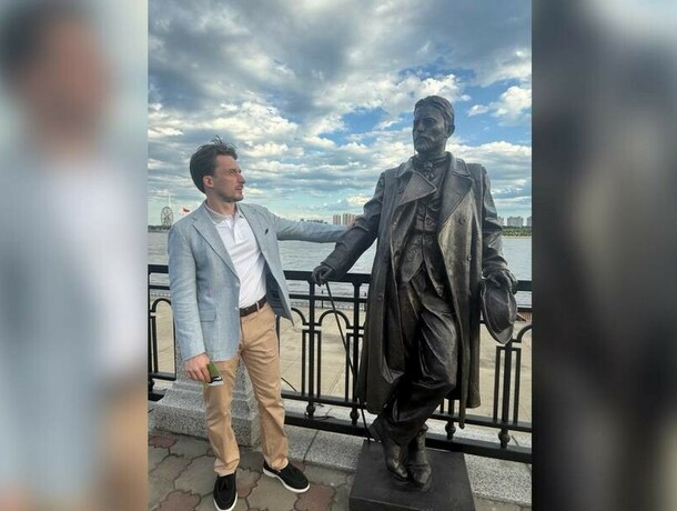 На набережной Амура в Благовещенске торжественно открыли памятник известному писателю фото видео