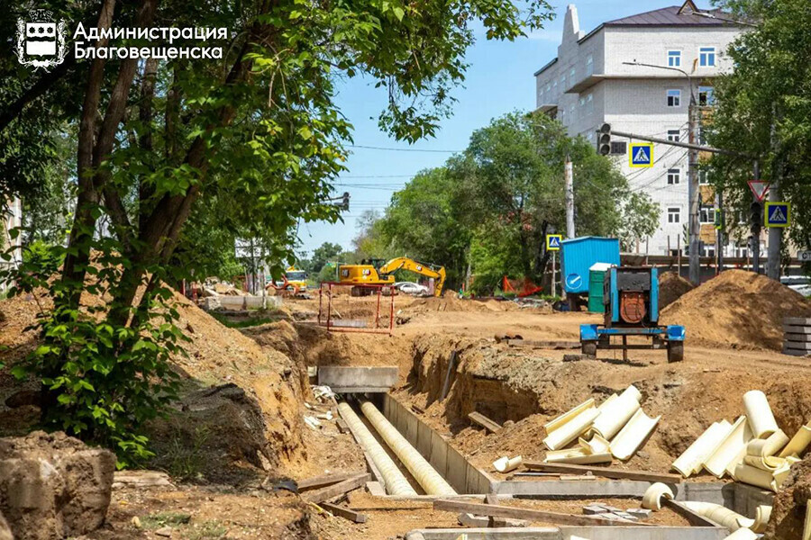 Подходят к Калинина очередной участок оживленной улицы начали ремонтировать в Благовещенске фото