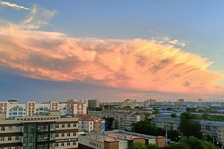 Облака cumulonimbus сняли в небе над Благовещенском 