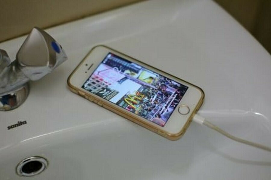 В Иркутской области погибла 12летняя школьница заряжавшая мобильник в ванной