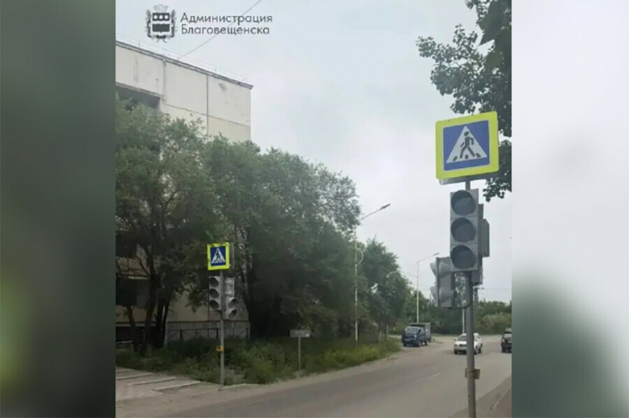 На окраине Благовещенска заработал новый  светофор