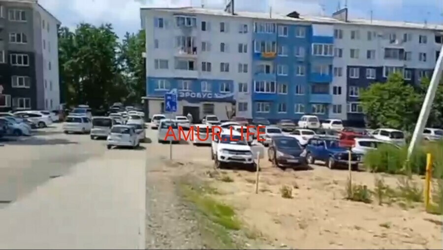 Мы в шоке не такой реакции ждали жители Аэропорта возмущены решением городских властей узаконить у них под окнами массовую стоянку авто видео