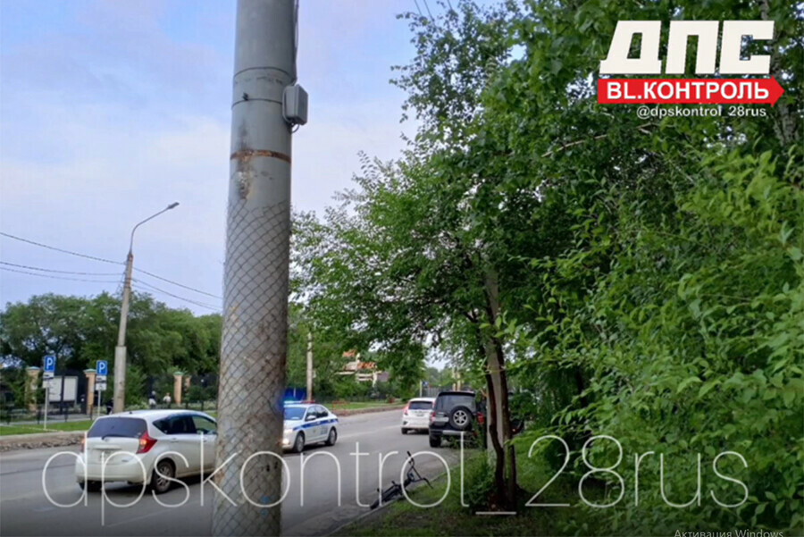 Ребенка на велосипеде грубо нарушившего ПДД сбил автомобиль в Благовещенске видео