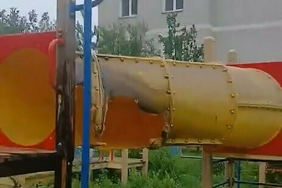 Возбуждено уголовное дело по факту серьезного травмирования девочки на детской площадке в Благовещенске