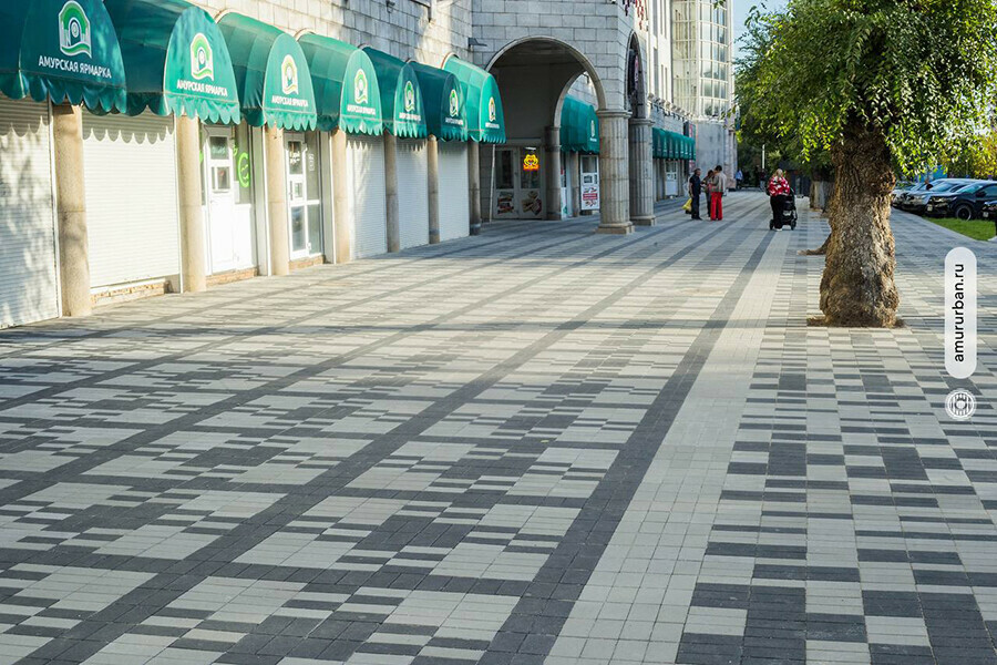 Смысл узоров выложенных плиткой на тротуарах в центре Благовещенска объяснили горожанам