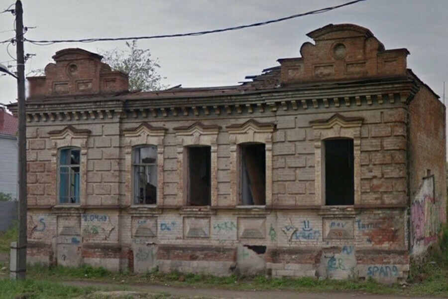В Благовещенске опять предлагают купить старинный особняк на улице Красноармейской 