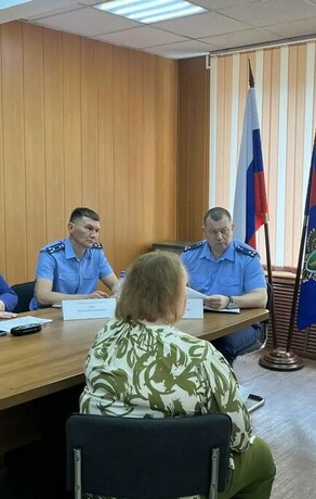 Ситуация с топливом нехватка медиков возвращение авиамаршрута жители севера Приамурья обратились к зампрокурора