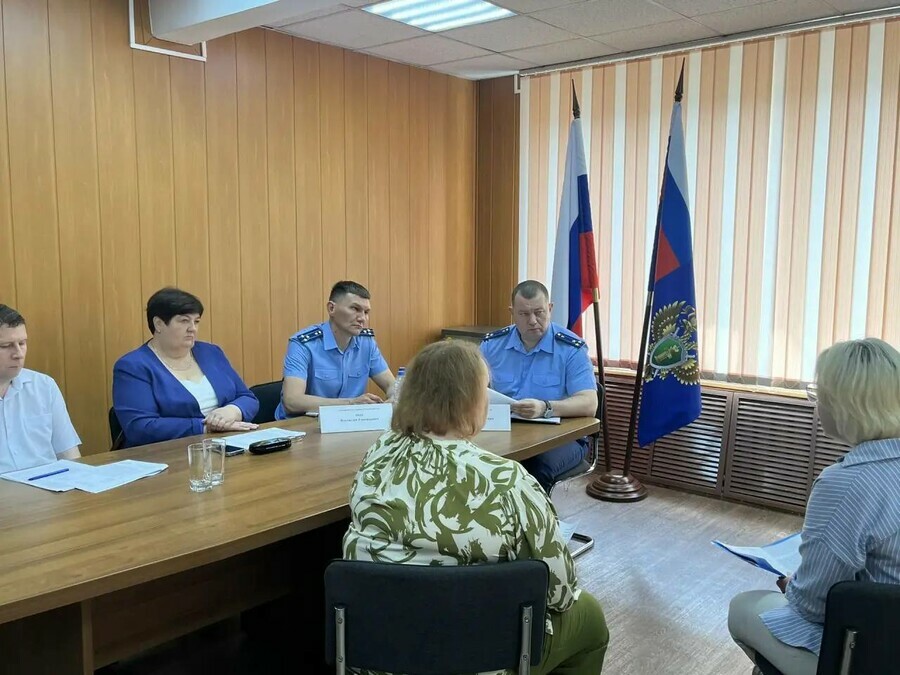 Ситуация с топливом нехватка медиков возвращение авиамаршрута жители севера Приамурья обратились к зампрокурора