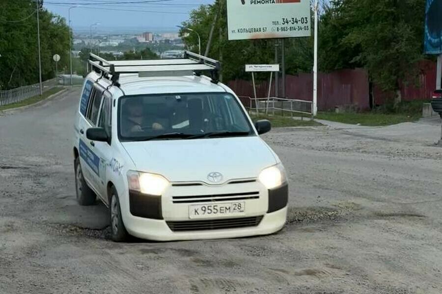 Степень разбитости дороги в Чигирях на Центральной улице показали местные жители фото видео 