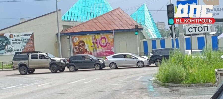 Массовое ДТП произошло на оживленном перекрестке Благовещенска 
