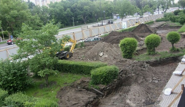 Какие траншеи копают на месте зеленой зоны в центре Благовещенска показали в соцсетях
