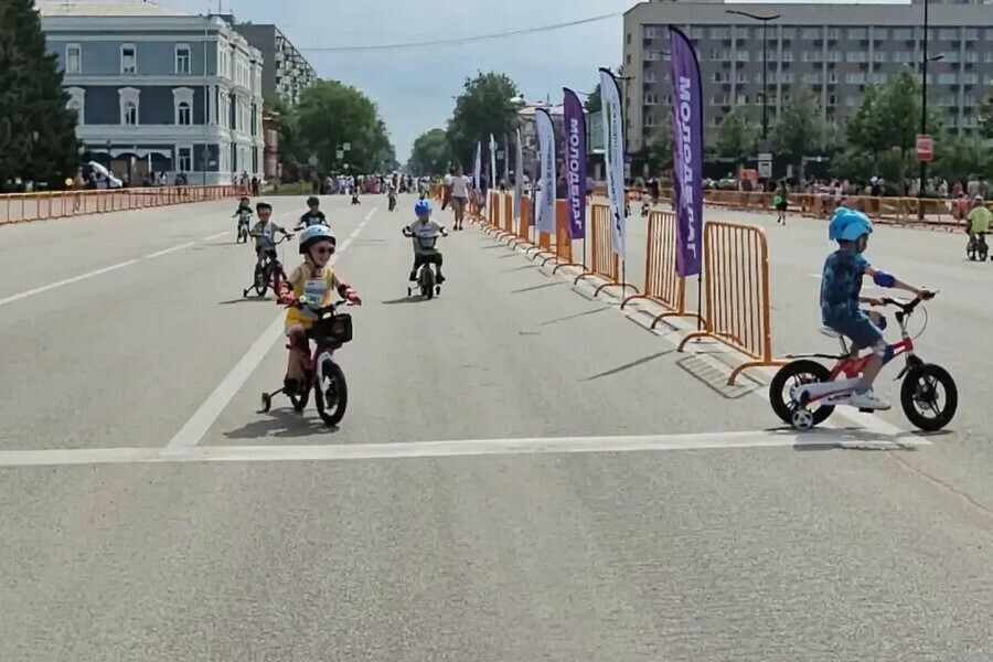 В Благовещенске прошел трехколесный велозабег фото видео 