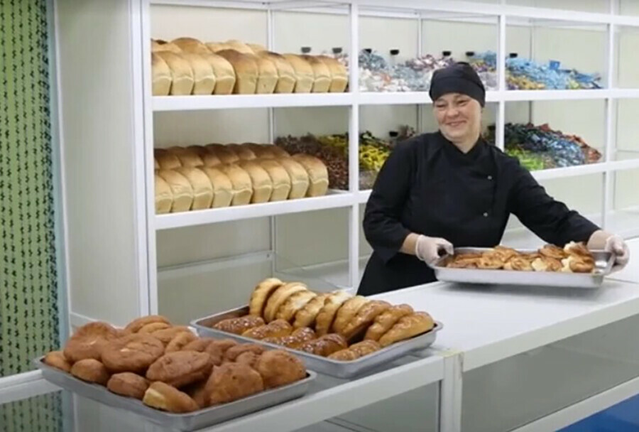Пекарь и технолог открыли в амурском селе свое дело видео