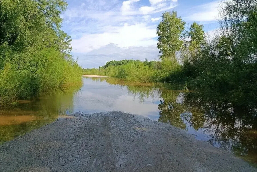 Предвестник паводка вода отрезала село Амурской области от большой земли