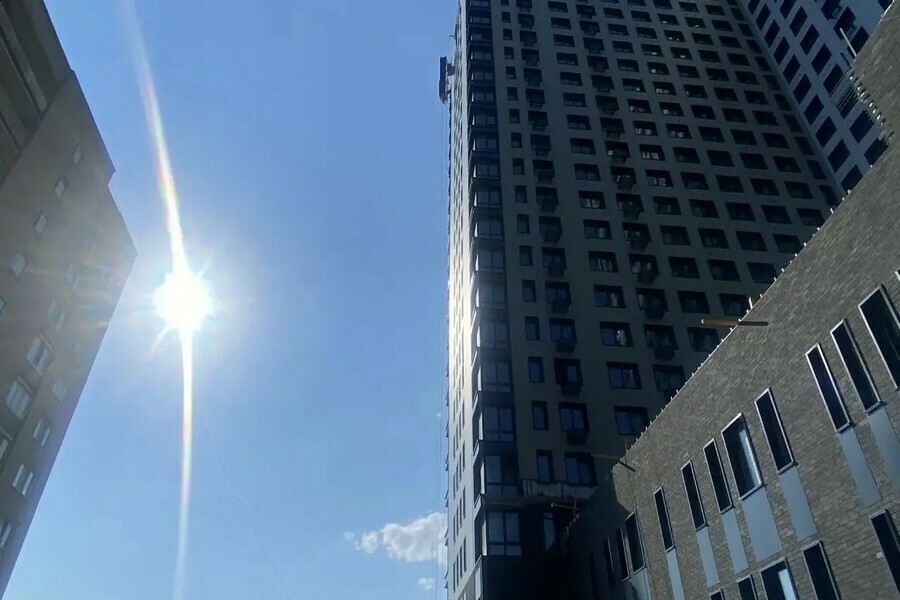 Рабочие сорвались с высоты 22этажного здания во Владивостоке видео 