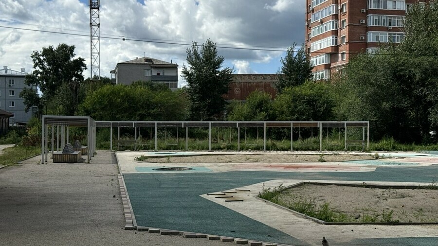 Власти ответили что стало с инклюзивной детской площадкой которая исчезла из Горпарка в Благовещенске