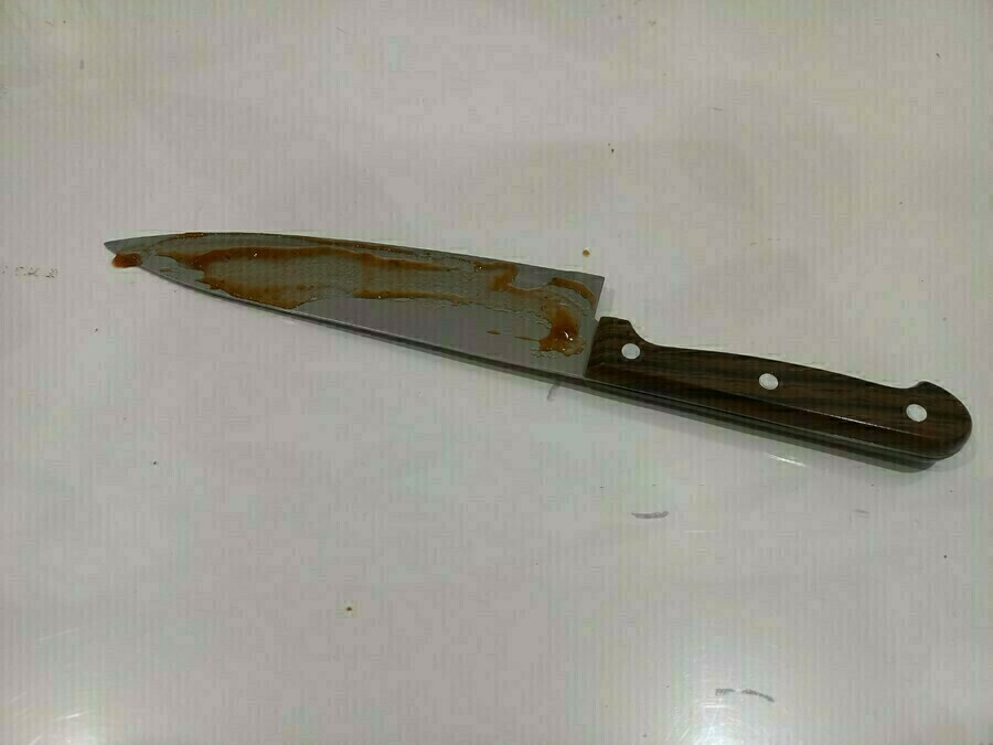 Благовещенка убила сожителя ножом в грудь и хотела выставить это так будто он сам наткнулся на шампур 