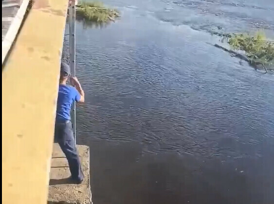 На реке в Амурской области спасли детей которые не могли вернуться на берег
