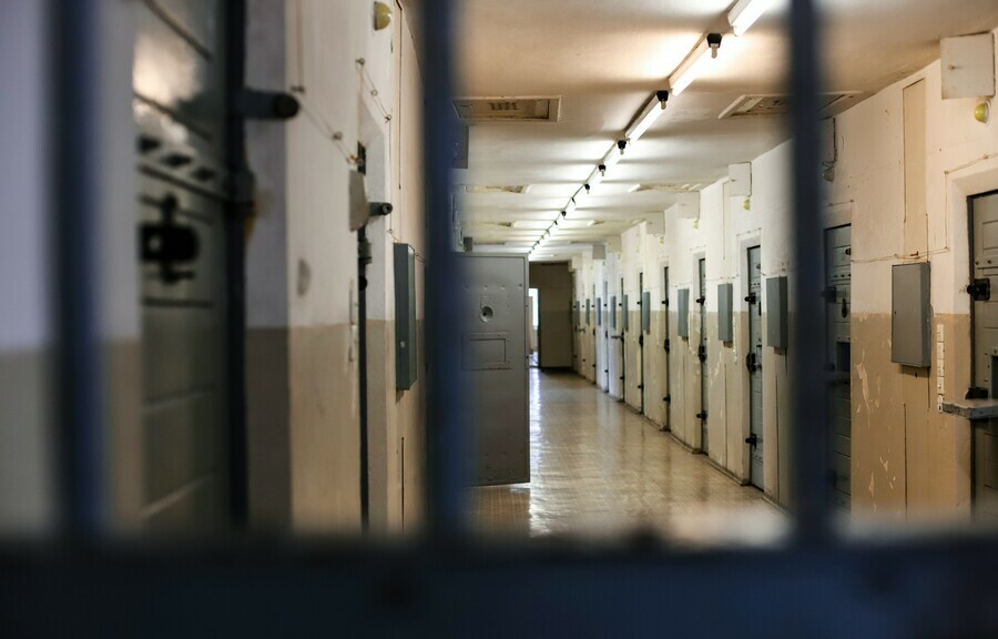 В Амурской области трем студенткам не старше 17 лет грозит тюрьма за продажу своих банковских карт