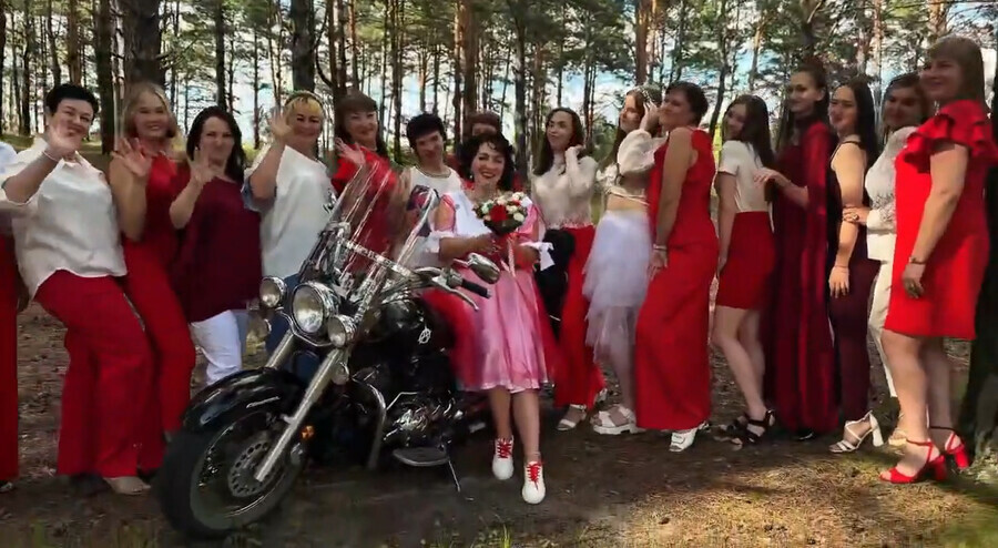 Амурчане сыграли яркую свадьбу после 25 лет совместной жизни