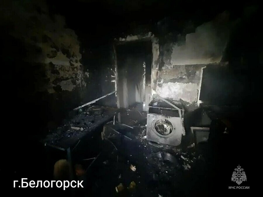 Во время пожара в жилой многоэтажке Белогорска пришлось спасать людей