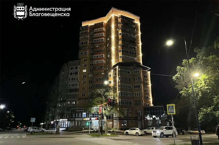 Фасады каких домов еще успеют отремонтировать и подсветить в Благовещенске этим летом