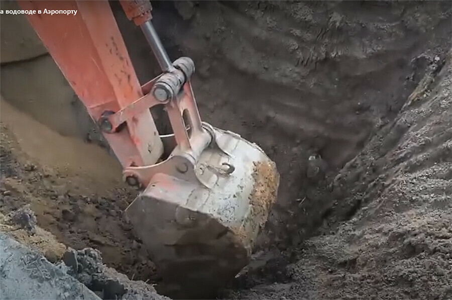 Водовод около Благовещенска ремонтируют круглосуточно видео