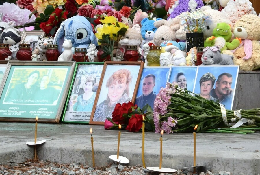 День скорби в Тынде почтили память погибших в страшной авиакатастрофе в Амурской области