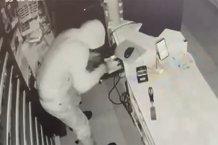 Задержаны воры грабившие магазины и офисы по всей Амурской области видео