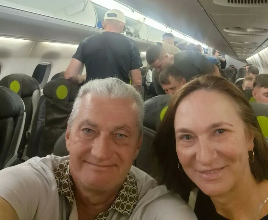 Врач из Благовещенска во время полета помогла женщине которой стало плохо