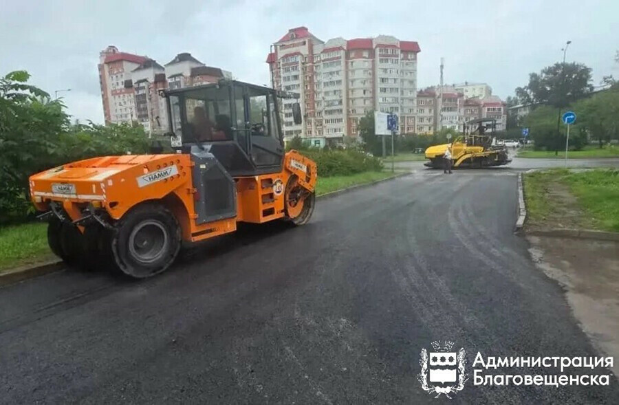 Дорожники заасфальтировали проезды внутри кварталов в отдаленных районах Благовещенска