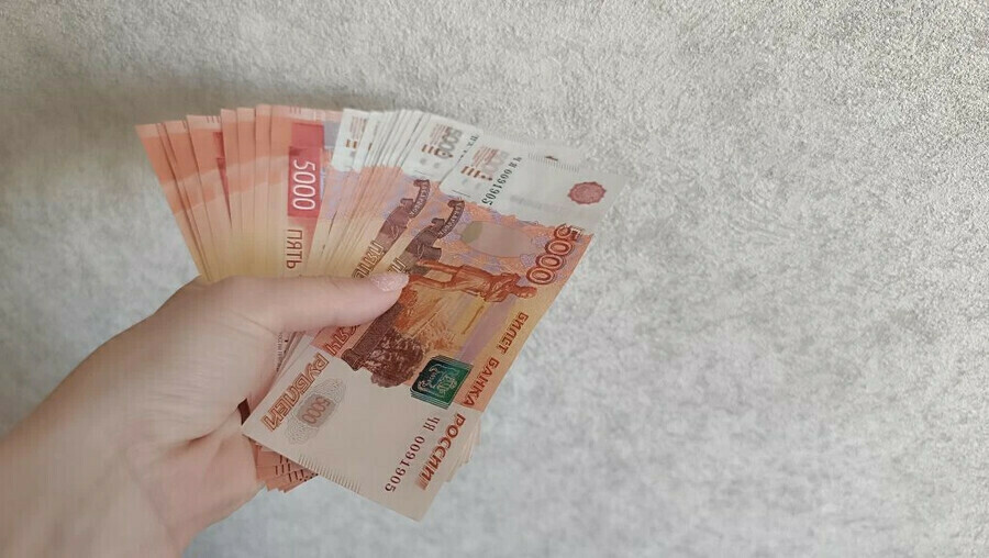 В каких регионах России платят среднюю зарплату выше 200 тысяч рублей