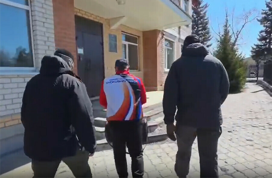 Звони администратору чтобы войти  в Зее осуждена группа замаскировавшая игорный клуб видео