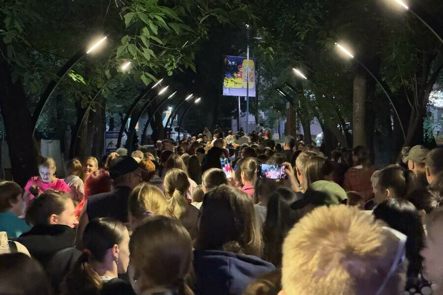 В Белогорске открыли третью часть Аллеи молодежи видео