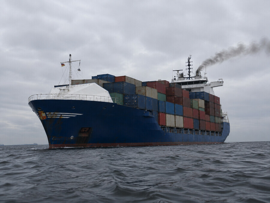 ВМС США нанесли ракетный удар по судну пытавшемуся прорвать блокаду Ирана в Оманском заливе