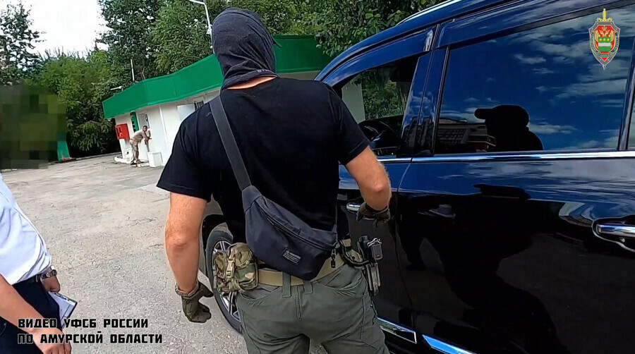 В Приамурье сотрудники ФСБ задержали предпринимателя который должен был отремонтировать дорогу Дело ушло в суд видео