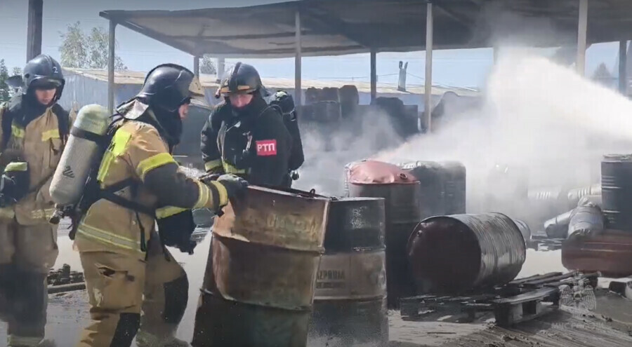 Склад ГСМ горел в Благовещенске видео