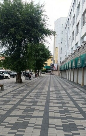 Возле Амурской ярмарки появились лавочки но есть нюанс фото
