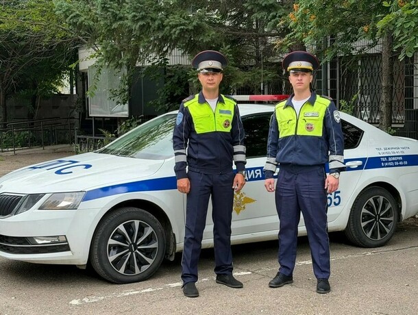 Амурские инспекторы ДПС помогли мужчине с сильной болью в груди