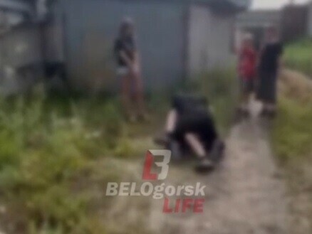 Амурский бойцовский клуб школьницы Белогорска устроили жестокую драку видео