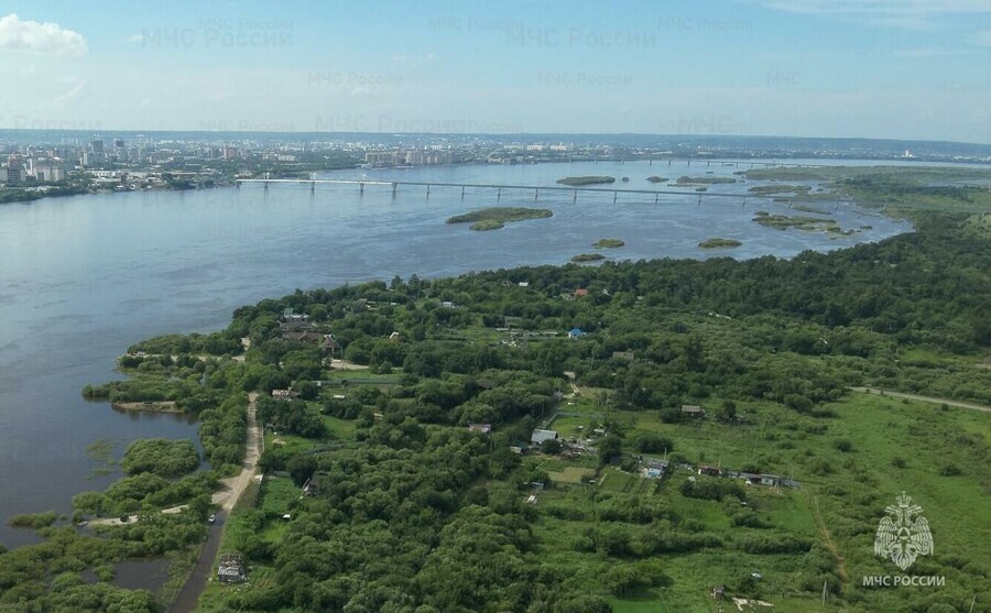 Шесть участков дорог затоплены несколько населенных пунктов отрезано ситуация с паводком в Амурской области