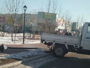 Более 50 тысяч рублей придется заплатить благовещенцу за сбитый фонарь