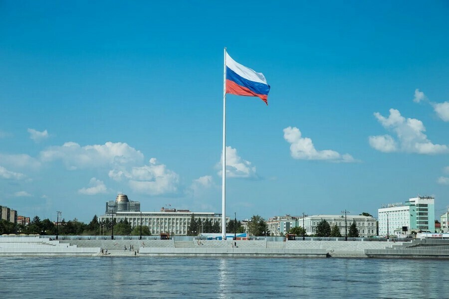 Амурчан поздравили с Днем Государственного флага России